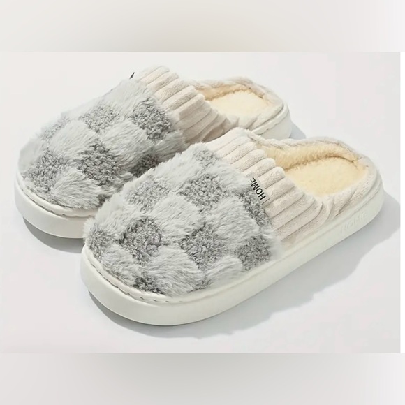 Soft & Cozy Gray Checked Plush Slippers - Picture 1 of 2